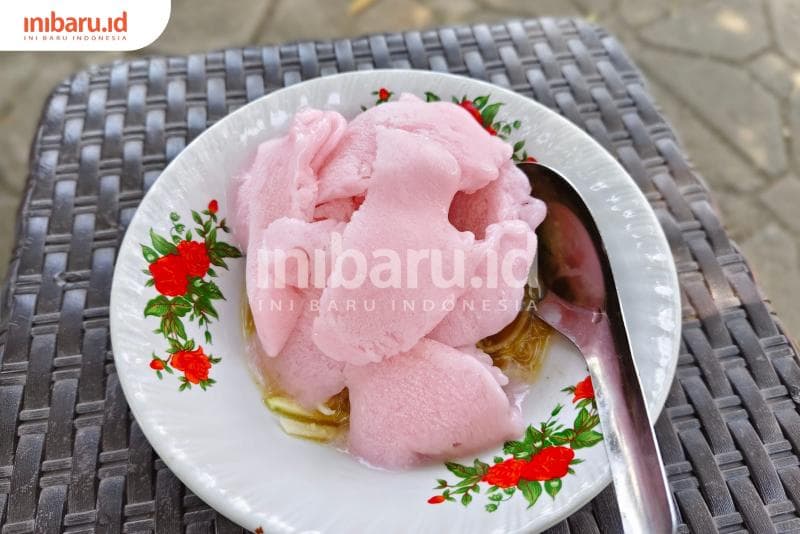 Hari yang Panas di Jepara, Segarkan dengan Dessert Manis-Pedas Rujak Es Krim