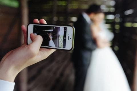 Biasanya, klien juga akan menerima raw footage sebagai kenang-kenangan. (Freepik)&nbsp;