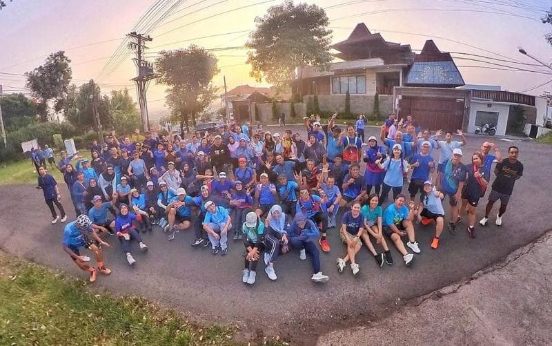 Peserta komunitas Urban Hiking Semarang saat melakukan aktivitasnya. (IG/Urbanhikingsemarang)