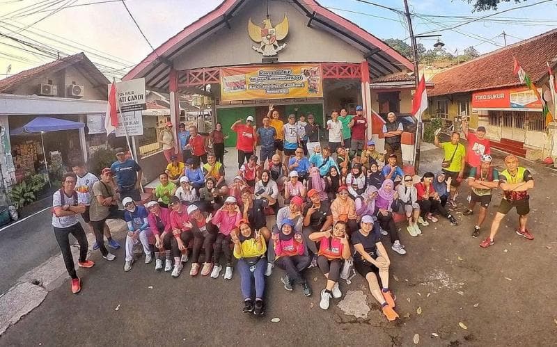 Peserta Urban Hiking Semarang saat berada di rute Tegalsari-Jomblang. (IG/Urbanhikingsemarang)