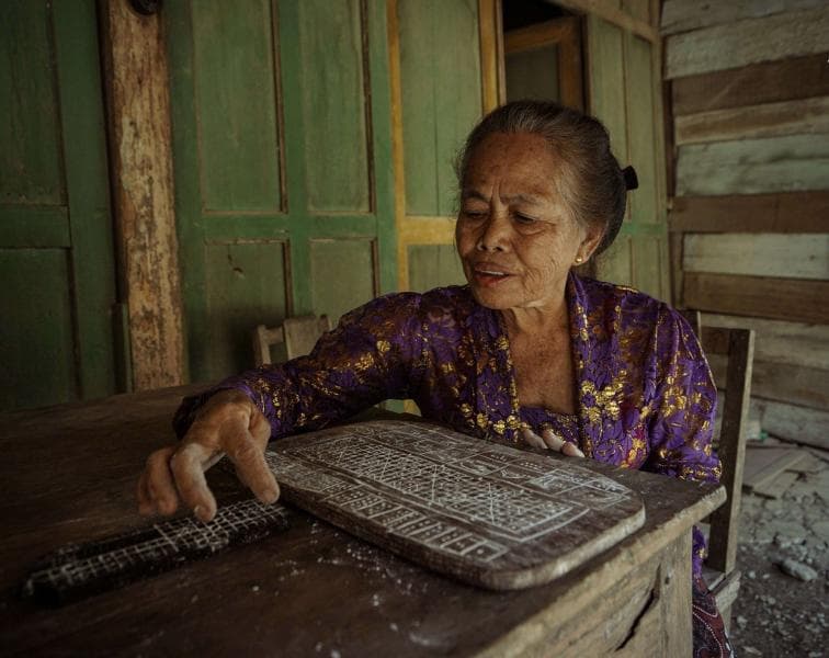 Wasinem, salah seorang pemilik Papan Sangatan Pranata Mangsa di DIY. (Humas Pemda DIY)
