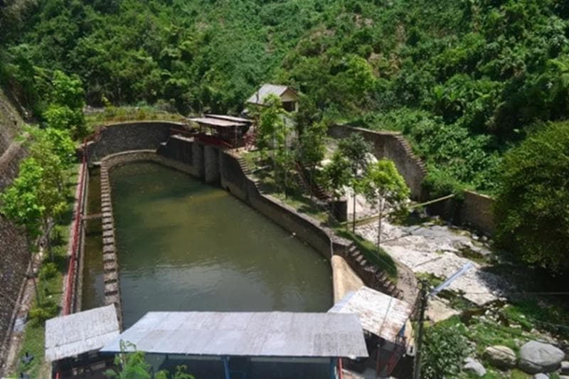 Bendung Sigelap menyuplai sebagian air di Telaga Menjer. (Irvaniputrisite)