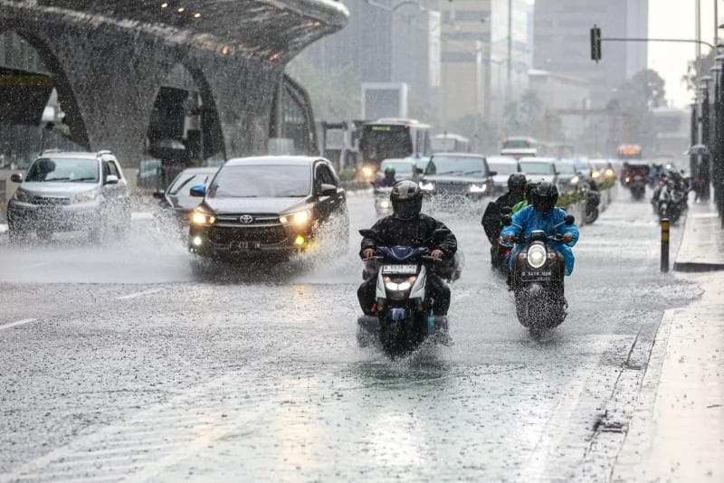 Di musim pancaroba belakangan, cuaca ekstrem cukup sering muncul. (Jawapos)