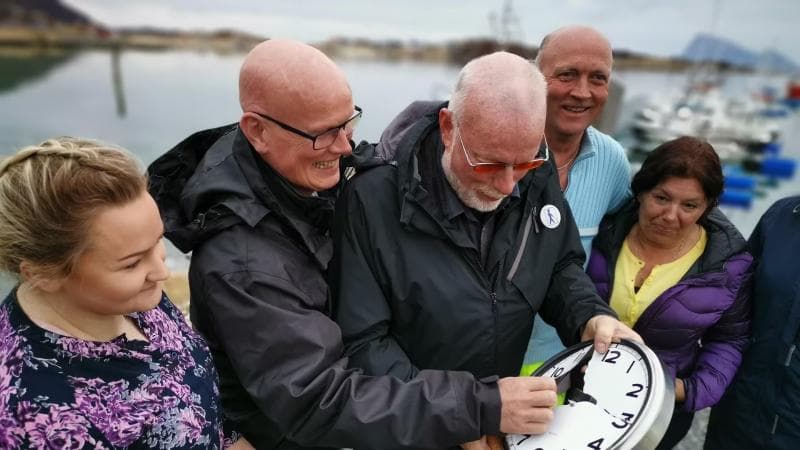 Warga Sommarøy secara simbolik menghapus konsep waktu di sana. (Mynewsdesk)