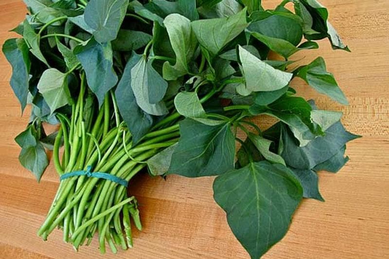 Makanan ini dibuat dari bahan yang ada di sekitar rumah seperti daun ubi jalar. (Chefinresidency)&nbsp;