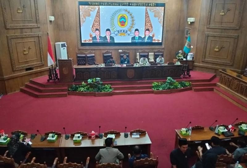 Ilustrasi:&nbsp;Suasana sidang di Gedung DPRD Pati setelah muncul desakan agar Bupati Sudewo didesak untuk mundur. (Radar Pati)