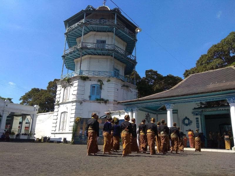 Surakarta nggak mendapatkan status daerah istimewa seperti Yogyakarta. (Rri/Mulato Ishaan)