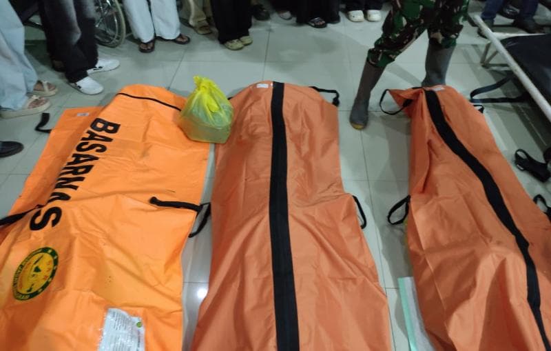 Tiga mahasiswa KKN UIN Walisongo ditemukan nggak bernyawa setelah terseret arus air yang deras di Sungai Singorojo. (Istimewa)