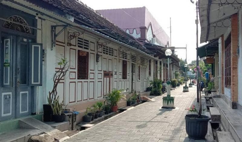 Larangan mengendarai sepeda motor berlaku di Kampung Kauman, Yogyakarta. Apa alasan masyarakat di sana nggak menghendakinya, ya? (Mosa Hidayati)