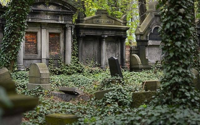 Brobosan menjadi upacara pubgkasan sebelum jenazah diantar ke peristirahatan terakhir. (via Kumparan)