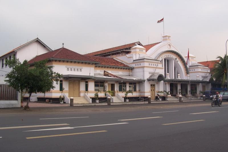 Bangunan Gedung Filateli Jakarta yang dulu merupakan bangunan kantor pos pertama di Indonesia. (Demokratis.id)