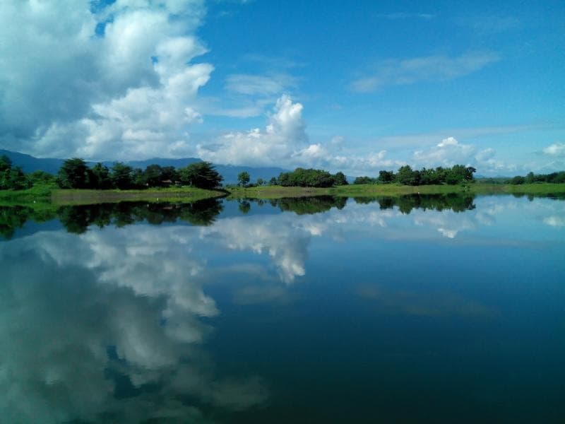Pemandangan cantik Waduk Malahayu di Kabupaten Brebes. (Winarto Hendro Wibowo)
