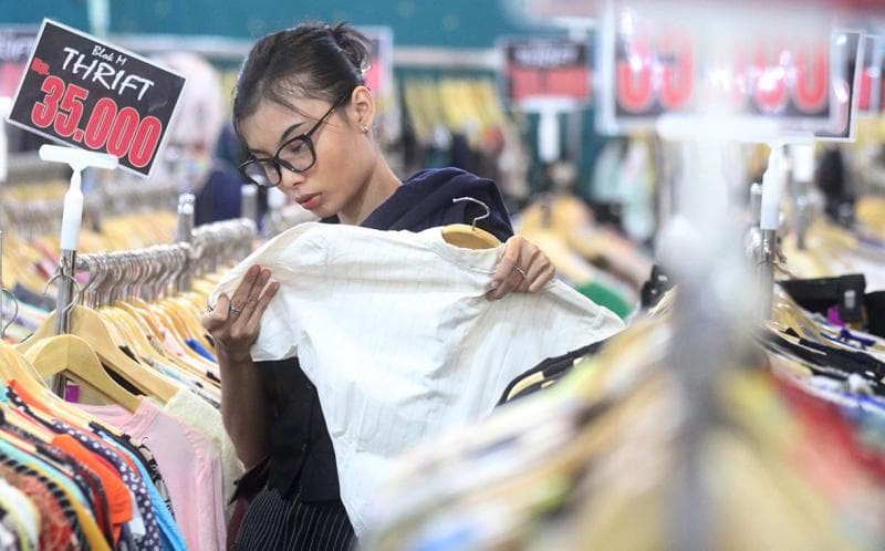 Ilustrasi: Kebijakan melarang impor baju bekas dari pemerintah berpotensi mengganggu kegiatan thrifting di Indonesia. (Beritanasional/Oke Atmaja)