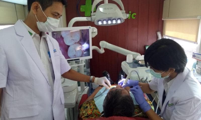 Rail Clinic dari empat kereta diesel, dua digunakan untuk pelayanan kesehatan dan dua lainnya sebagai Rail Library. (via Fajar)