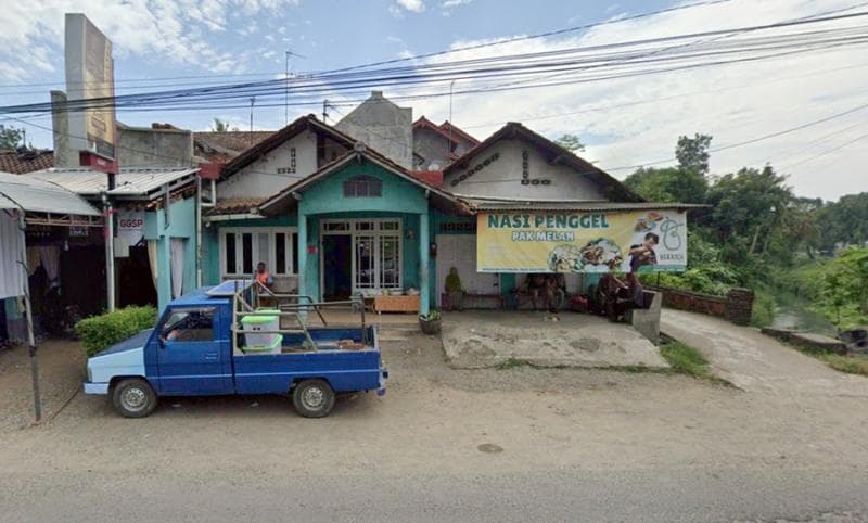 Warung Nasi Penggel Pak Melan yang masih sederhana. (Google Street View)