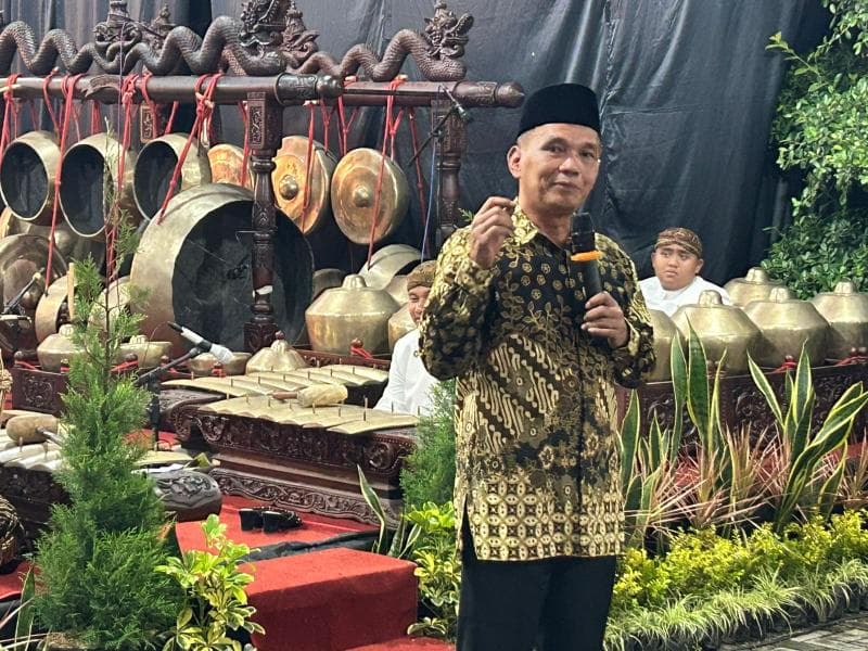 Sumanto rutin menggelar pertunjukan wayang di rumahnya sebagai wujud nguri-uri budaya Jawa. (DPRD Jateng)