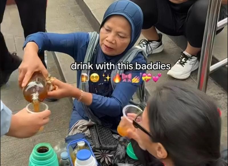 Salah satu konten tren jamu di media sosial TikTok. (X/ariomazda)