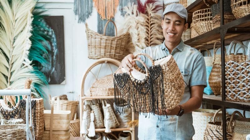 Ilustrasi: UMKM dengan omzet di bawah Rp500 juta per tahun akan dikenai tarif PPh 0 persen. (Digination)