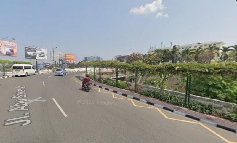 Karena masuk cagar budaya, perbaikan atau bahkan pembangunan ulang Jembatan Kewek tidak boleh asal dilakukan. (Google Street View)