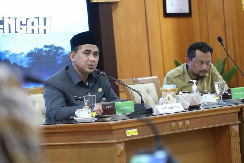 Wakil Gubernur Jateng Taj Yasin saat melakukan koordinasi terkait wacana sekolah 6 hari. (Humas Jateng)