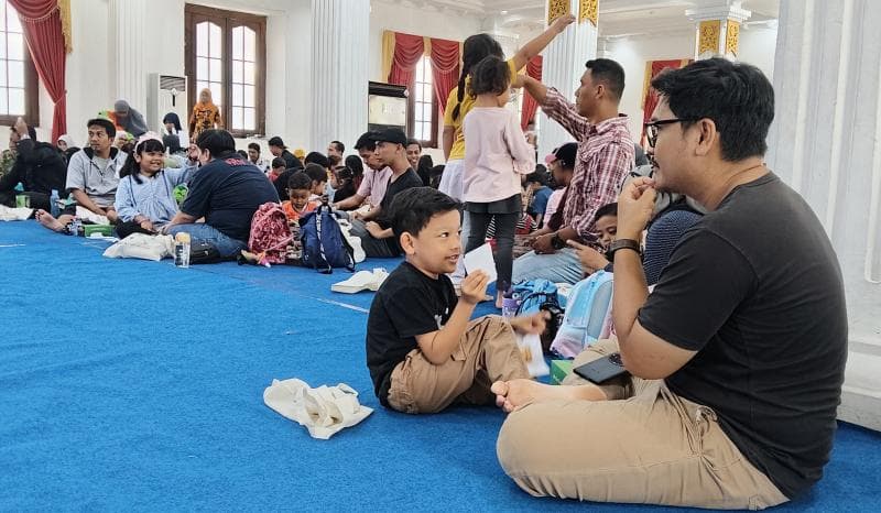 Suasana keriuhan Main Sama Bapak di dalam aula Wisma Perdamaian Semarang. (Inibaru.id/Sundara)&nbsp;