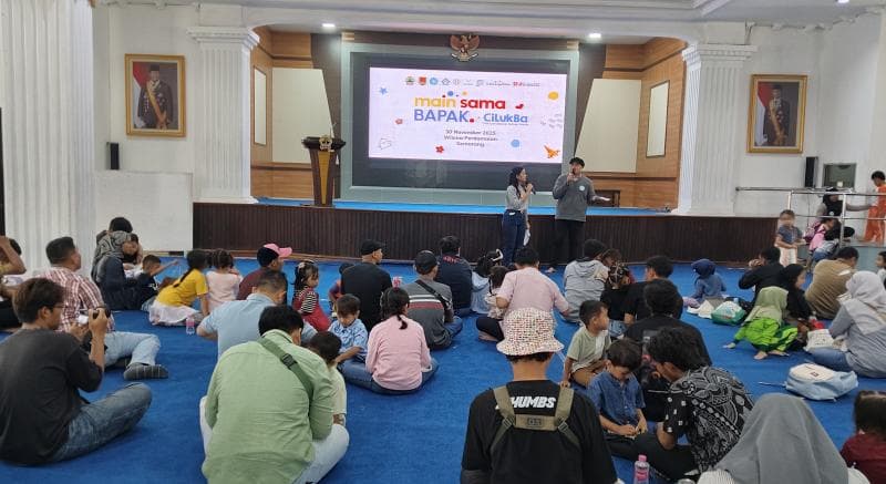 Ruang aula Wisma Perdamaian berubah menjadi ruang ayah dan anak berkumpul dalam acara Main Sama Bapak. (Inibaru.id/ Sundara)&nbsp;