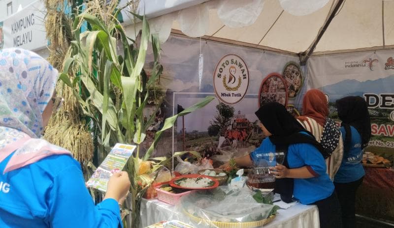 Di pameran desa wisata juga terdapat sebuah brosur yang berisikan informasi mengenai potensi dan keunggulan. (Inibaru/Sundara)&nbsp;