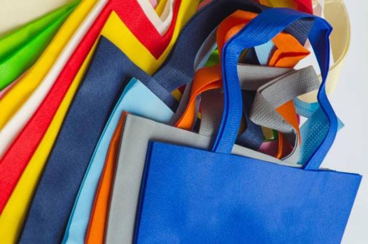 Tas spunbond ternyata nggak bisa didaur ulang. (Pixabay) 