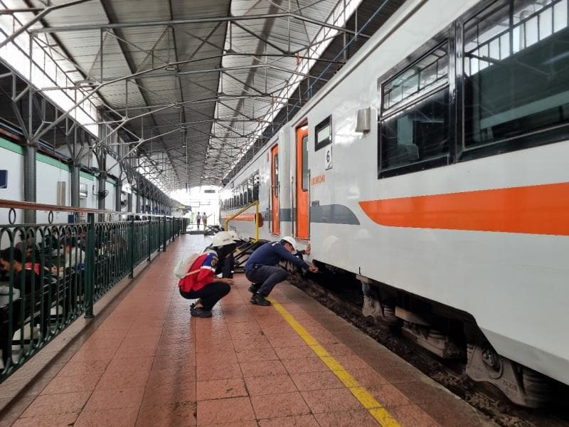 PT KAI Daop 4 Semarang bersama DJKA Kemenhub melakukan rampcheck jelang Nataru 2025/2026. (via Puskapik)