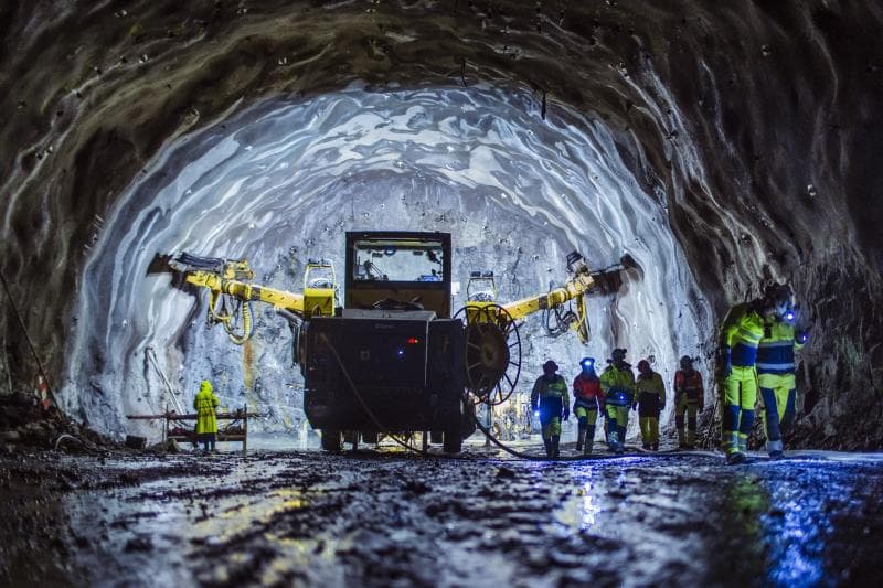 Pembangunan Rogfast, terowongan terdalam dan terpanjang di dunia. (Skanska via New Civil Engineer)