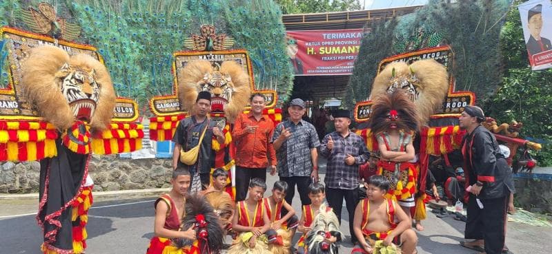 Yang menarik, peresmian juga dimeriahkan pertunjukan reog. (DPRD Jateng)