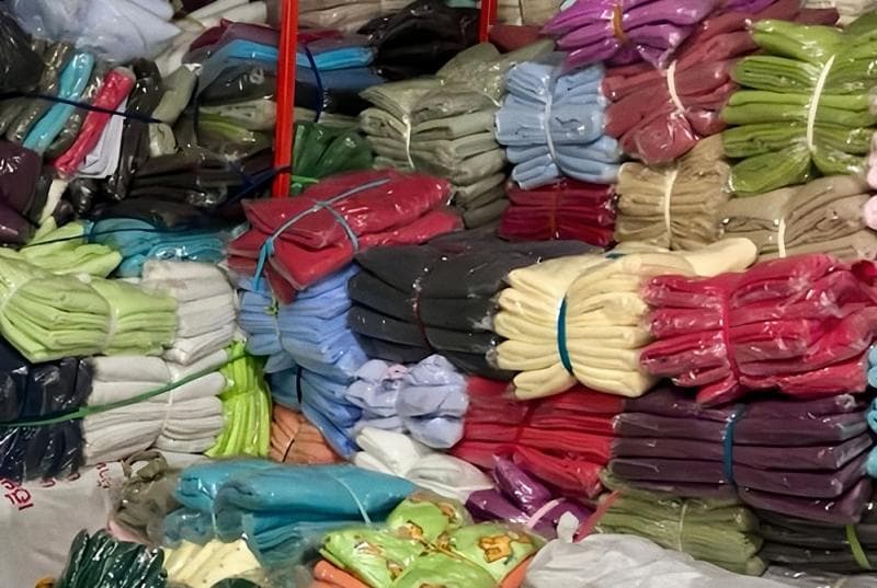 Ilustrasi: Sumbangan berupa pakaian untuk korban bencana biasanya sudah melimpah. (X/babijoged)