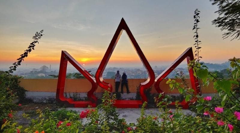 Spot Mencari Sunrise Pertama Tahun Baru 2026 di Kota Semarang
