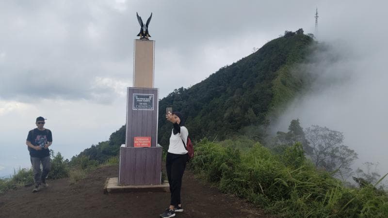Trekking Gunung Telomoyo; Menantang, tapi Ramah untuk Pendaki Pemula!