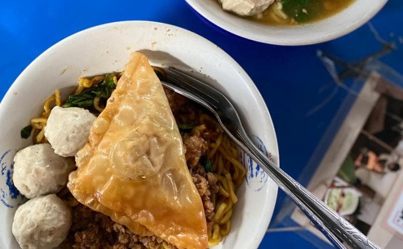 Lezatnya Mi Ayam Ceker Pak Kawit yang Melegenda di Pusat Kota Semarang