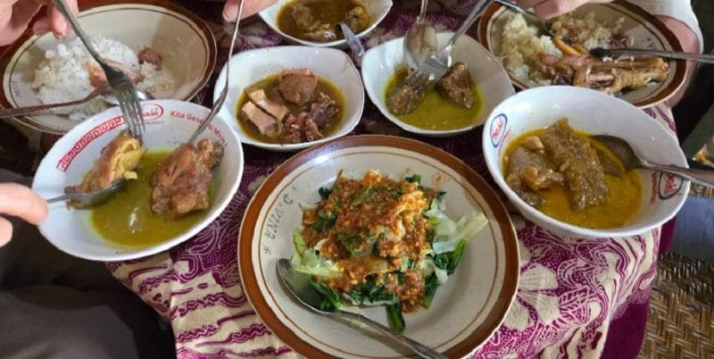 Enak dan Mengenyangkan, Begini Cerita Warung Pecel dan Brongkos Mbok Teguh Pakis, Magelang