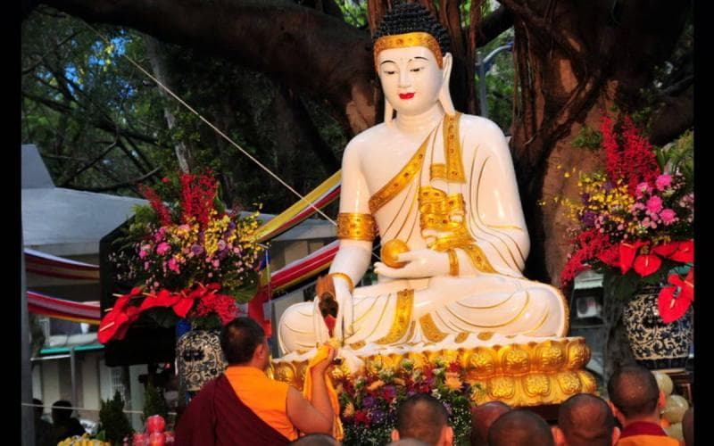 Momen Waisak di Taiwan (ytimg.com)