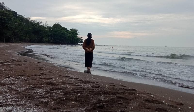 Cantiknya Pemandangan Pantai Ujung Negoro di Kabupaten Batang