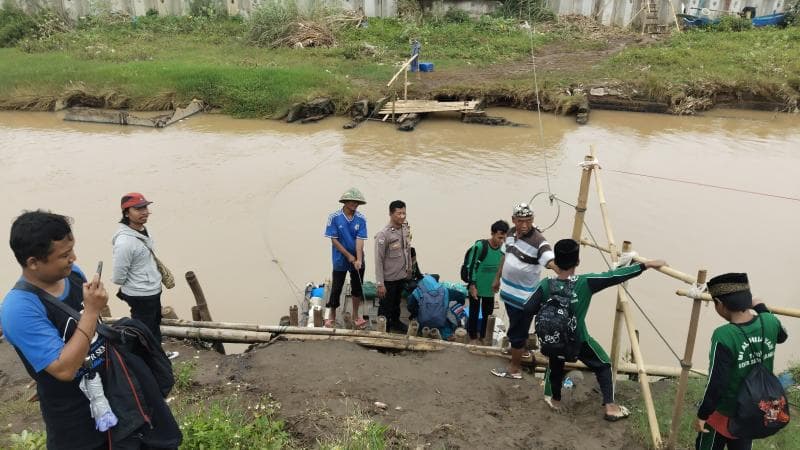 Jembatan Hanyut, Getek Jadi Transportasi Sehari-hari di Mangkang Wetan