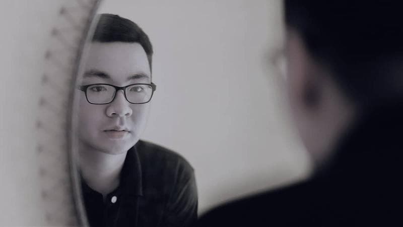 Alasan Kita Rupawan saat Bercermin, Tapi Jelek saat Selfie