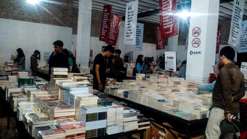 Berjualan buku pun dialihkan secara online. (Doc. Patjar Merah)<br>