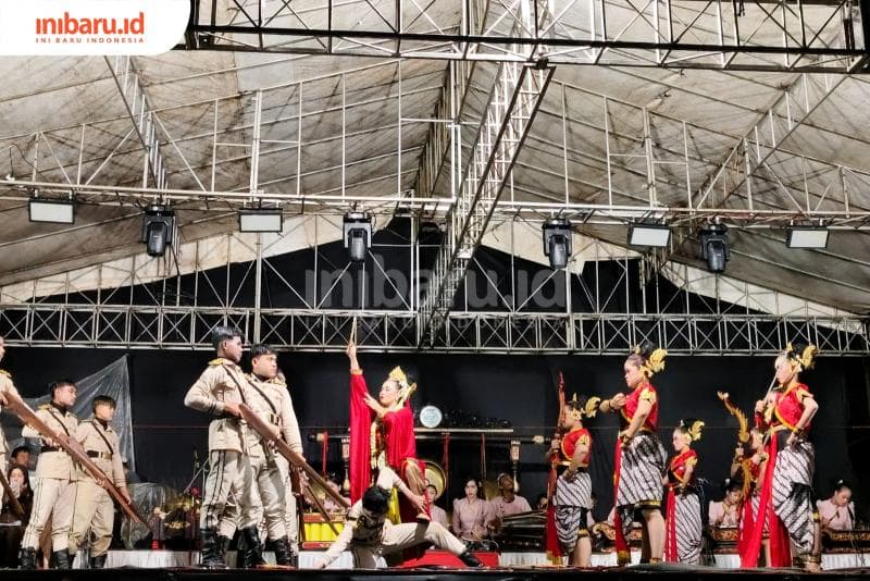 Sendratari Ratu Kalinyamat dalam Pesta Baratan; Tetap Memikat meski Diguyur Hujan