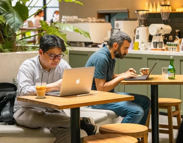 Generasi Muda Indonesia Semakin Akrab dengan Double Job