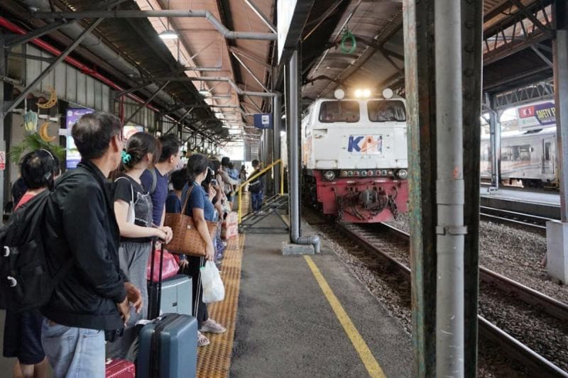 Rayakan Libur Imlek, KAI Daop 4 Semarang Guyur 83 Ribu Tiket dan Hias Stasiun dengan Lampion Cantik!