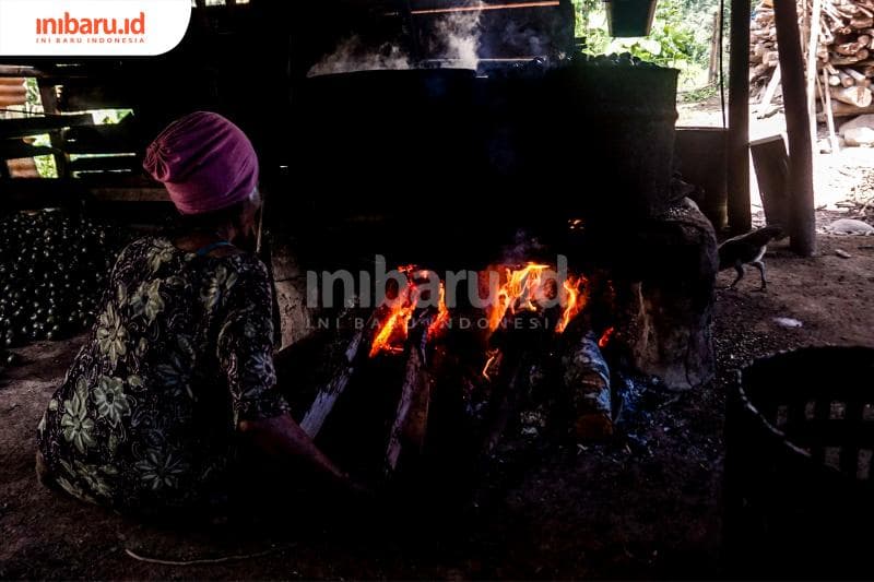Direbus selama 1 sampai 2 jam. (Inibaru.id/ Audrian F)<br>