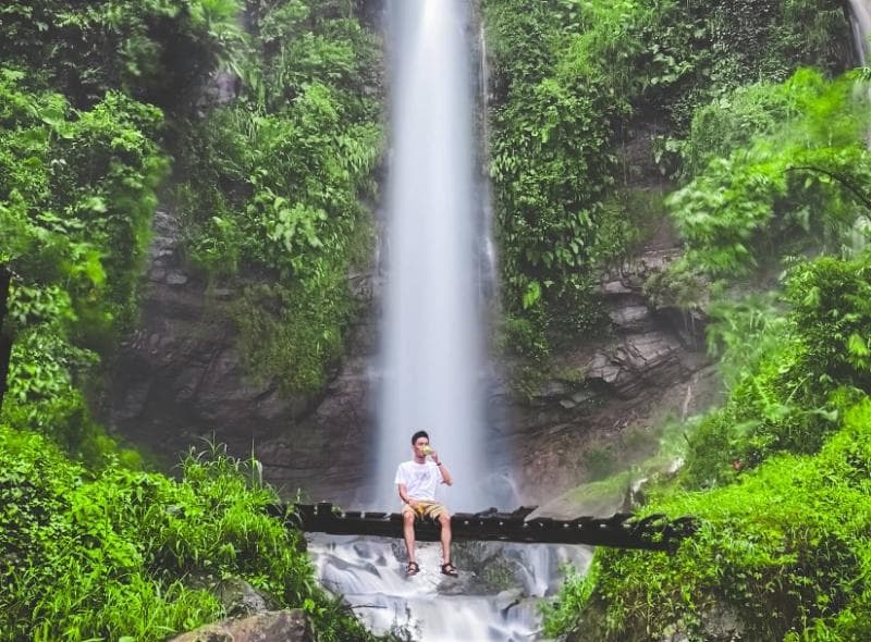 Sejuk dan Alami, Begini Keindahan Air Terjun Kyai Buku Jepara