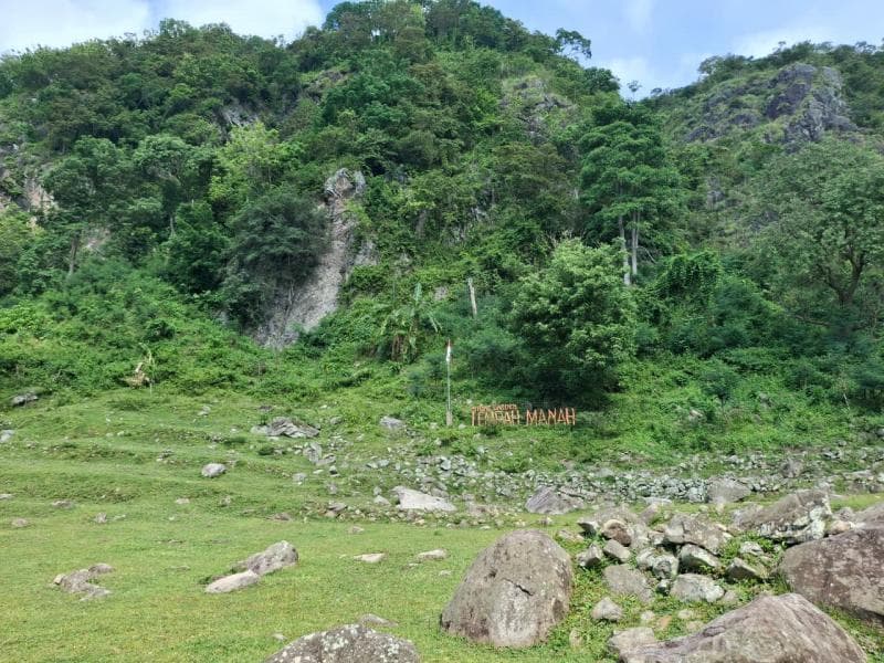 Cantiknya Pemandangan Alam Lembah Manah di Sluke, Kabupaten Rembang