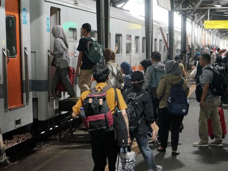 Tiket Mudik Ludes 400 Ribu! Cek Tanggal Favorit dan Kereta Pilihan di Daop 4 Semarang Ini