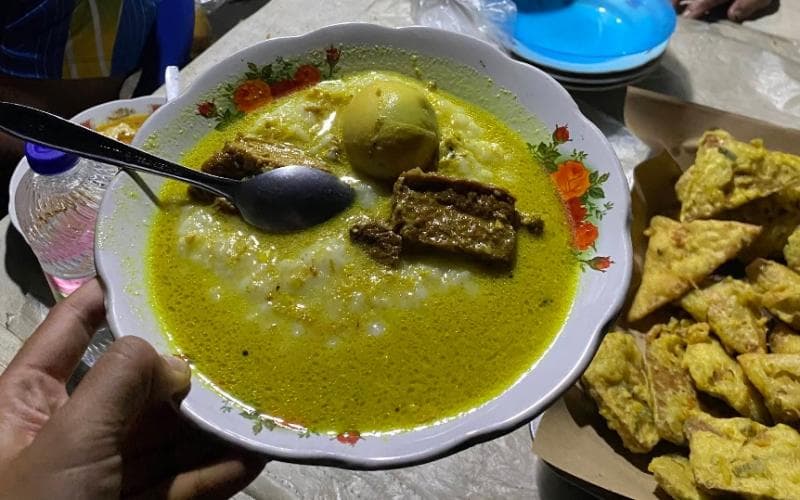 Kuliner Malam Legendaris Yogyakarta; Bubur Pawon Mbah Sadiyo