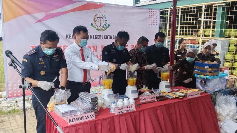 Ratusan Gram Sabu hingga Rokok Ilegal Dimusnahkan Kejari Semarang